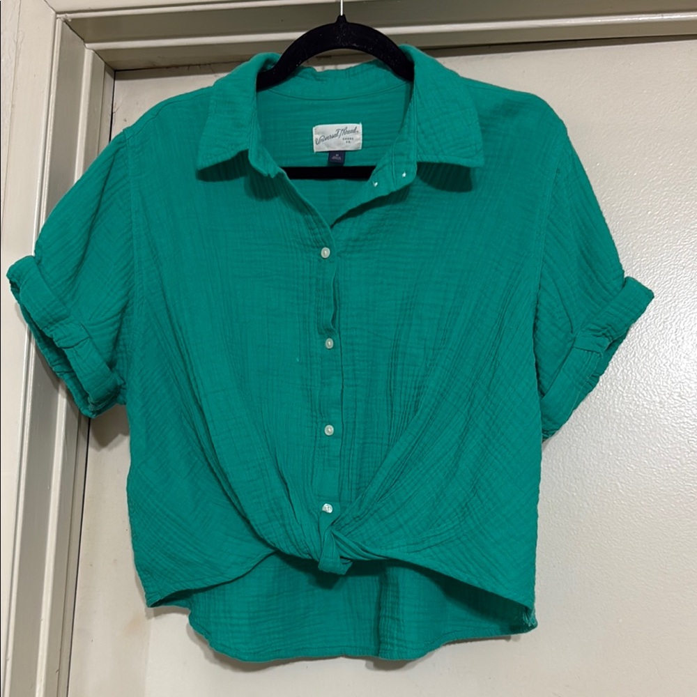Universal Thread Green semi crop Button Down Shirt
